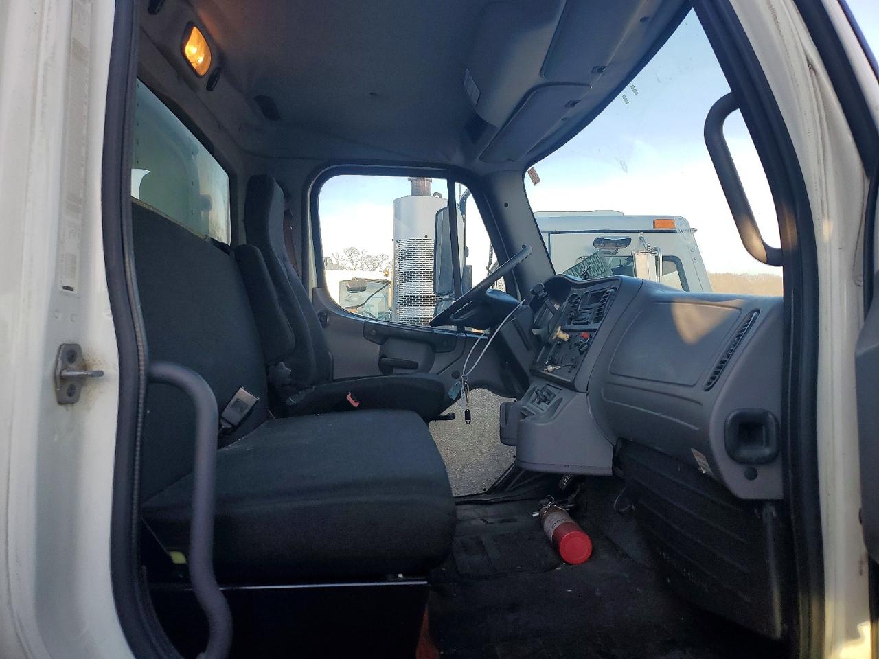 2012 FREIGHTLINER BUSINESS CLASS M2 BOX TRUCK photo 11