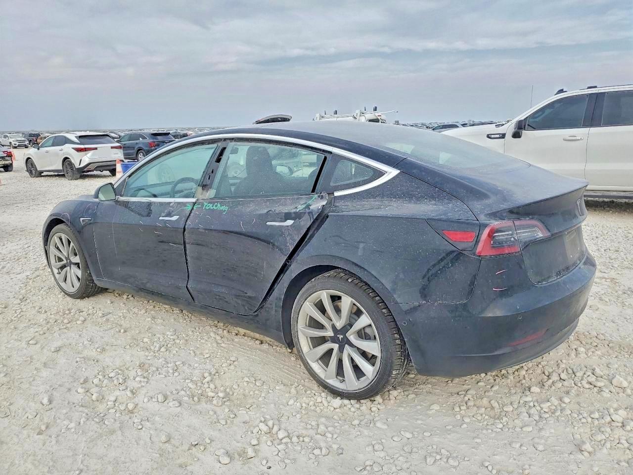 2018 TESLA MODEL 3 photo 2