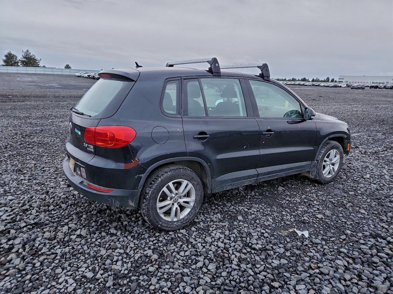 2013 VOLKSWAGEN TIGUAN S photo 3