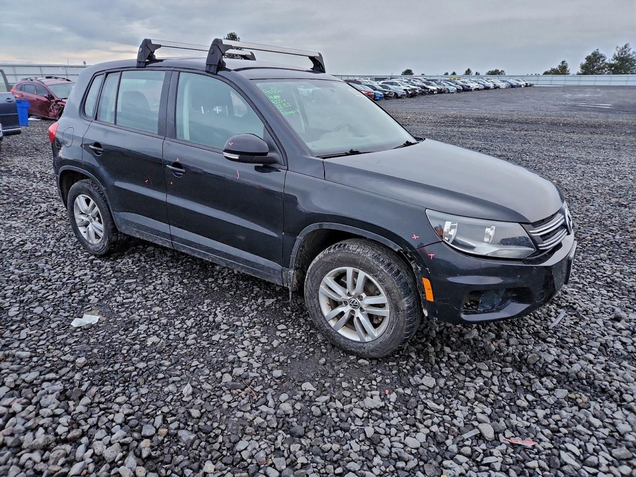 2013 VOLKSWAGEN TIGUAN S photo 4