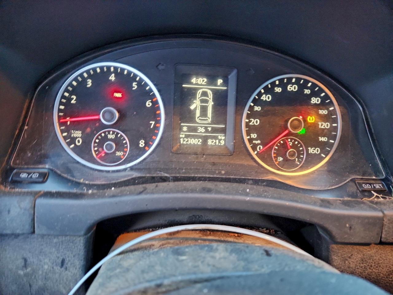 2013 VOLKSWAGEN TIGUAN S photo 9