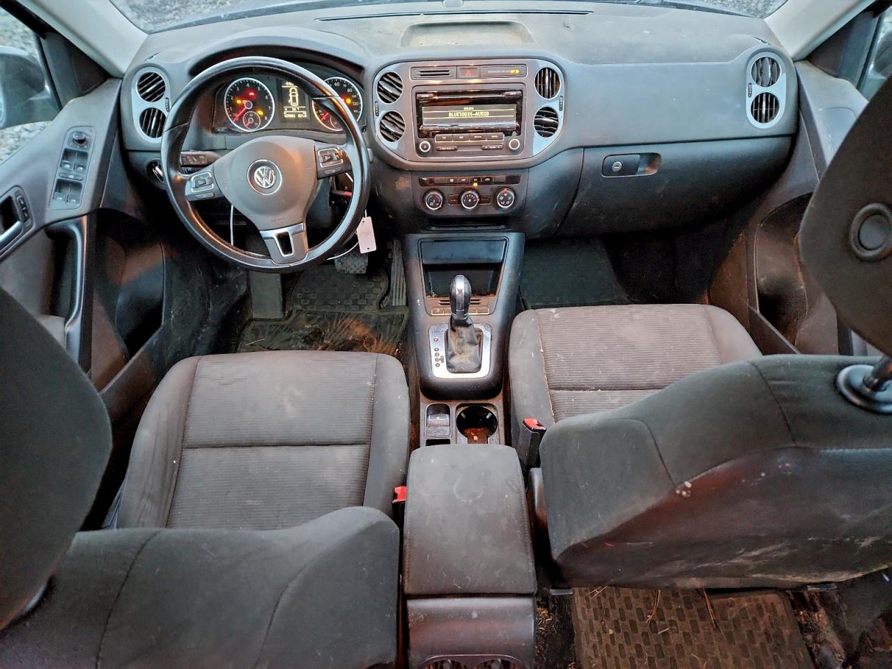 2013 VOLKSWAGEN TIGUAN S photo 8