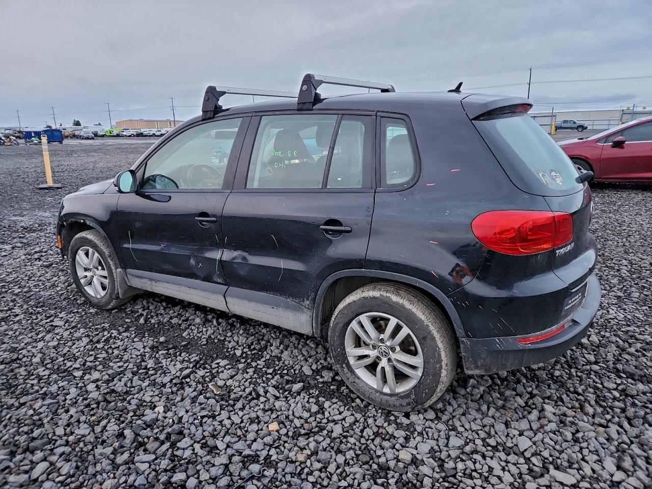 2013 VOLKSWAGEN TIGUAN S photo 2