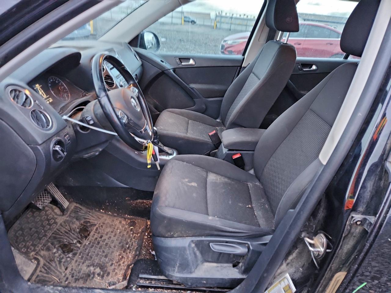 2013 VOLKSWAGEN TIGUAN S photo 7