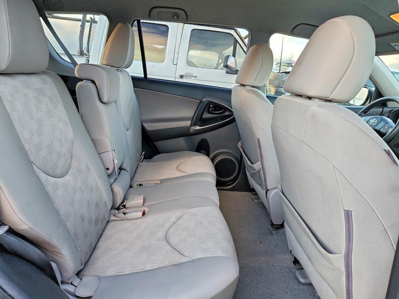 2011 TOYOTA RAV4 BASE photo 11