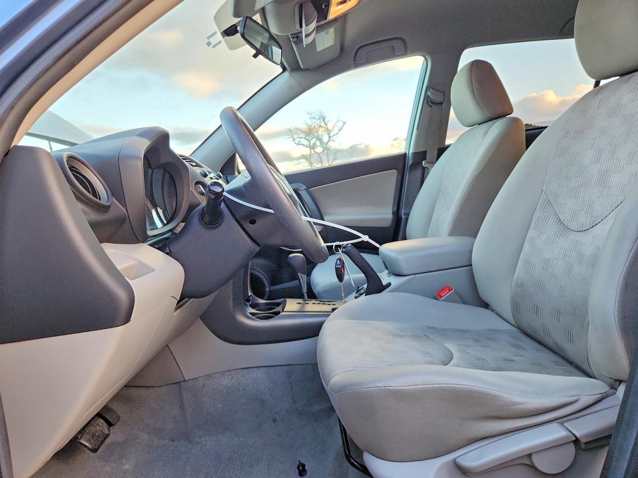 2011 TOYOTA RAV4 BASE photo 7