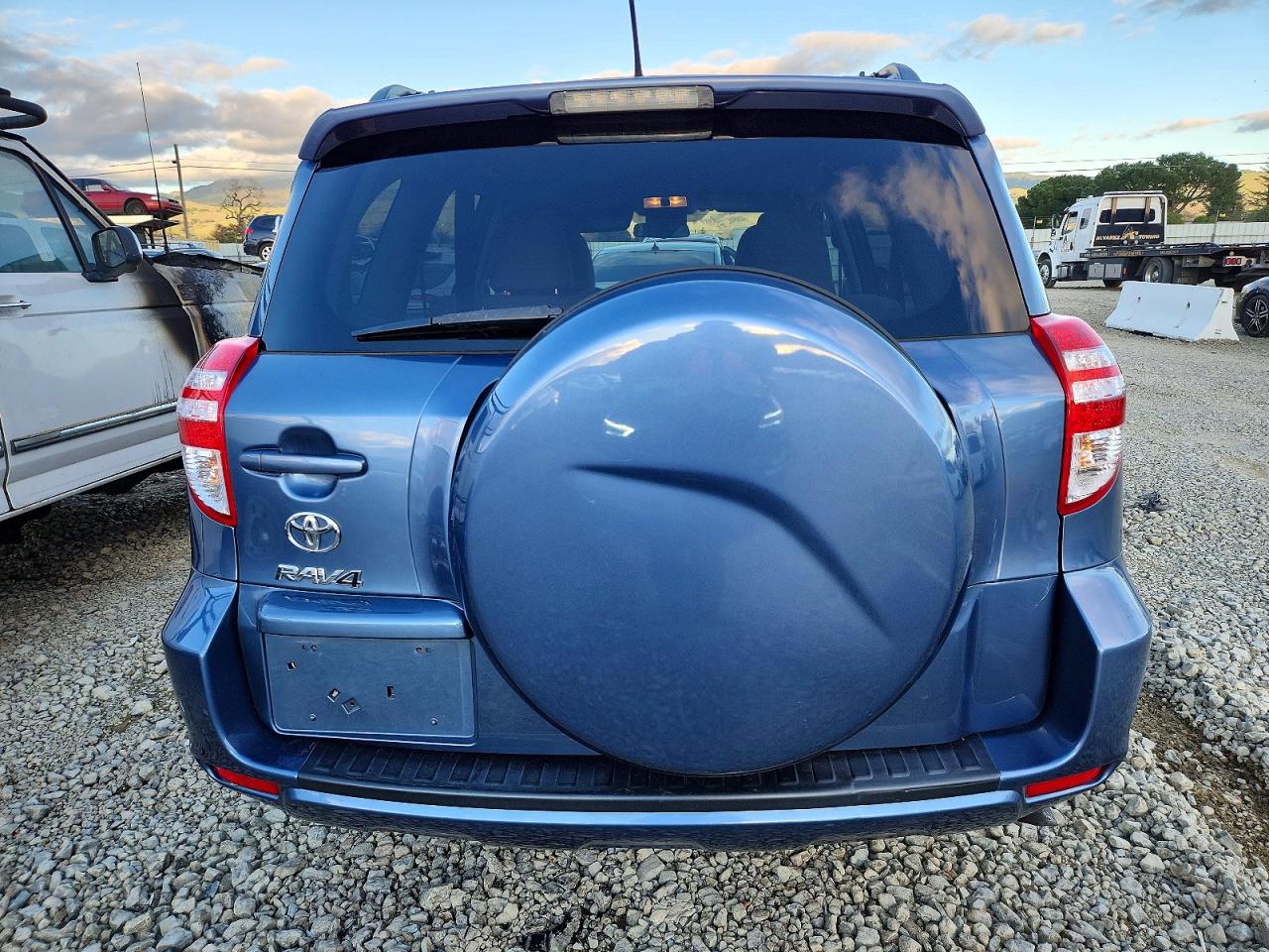 2011 TOYOTA RAV4 BASE photo 6