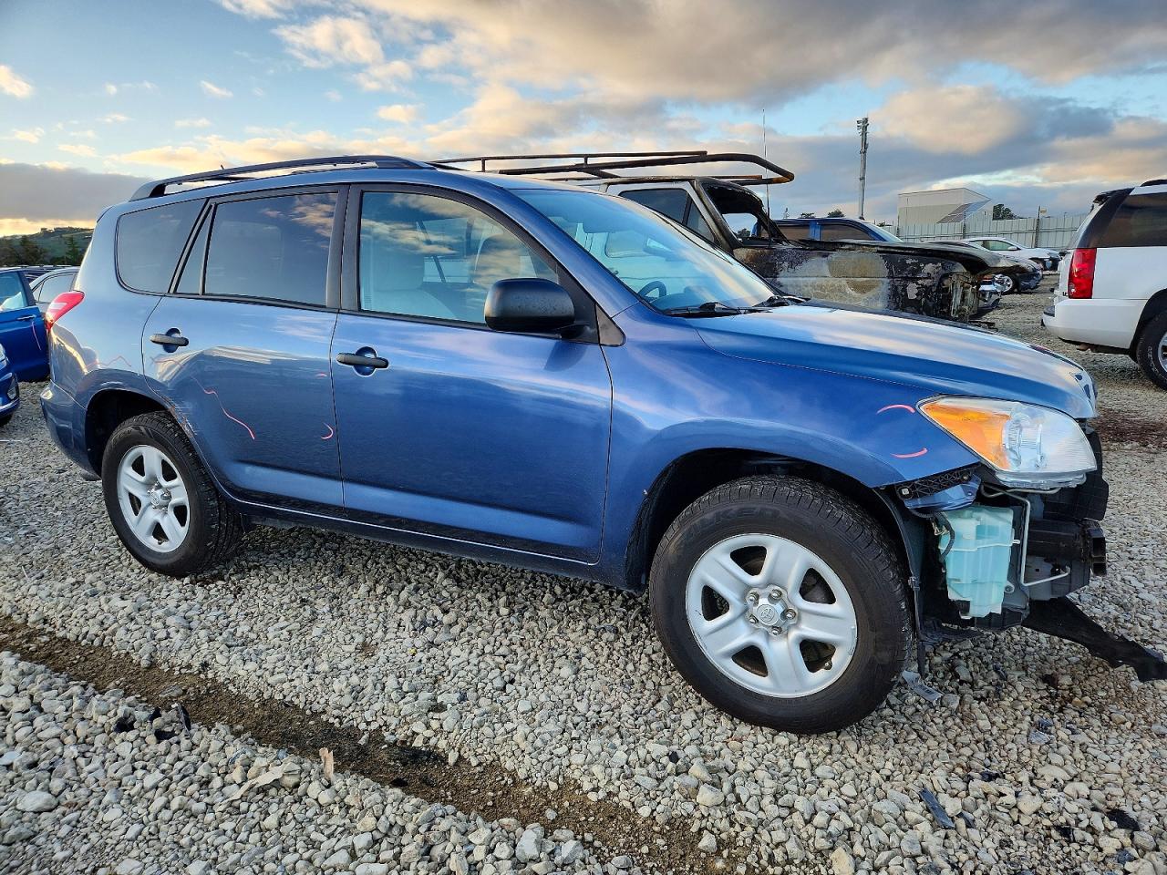 2011 TOYOTA RAV4 BASE photo 4