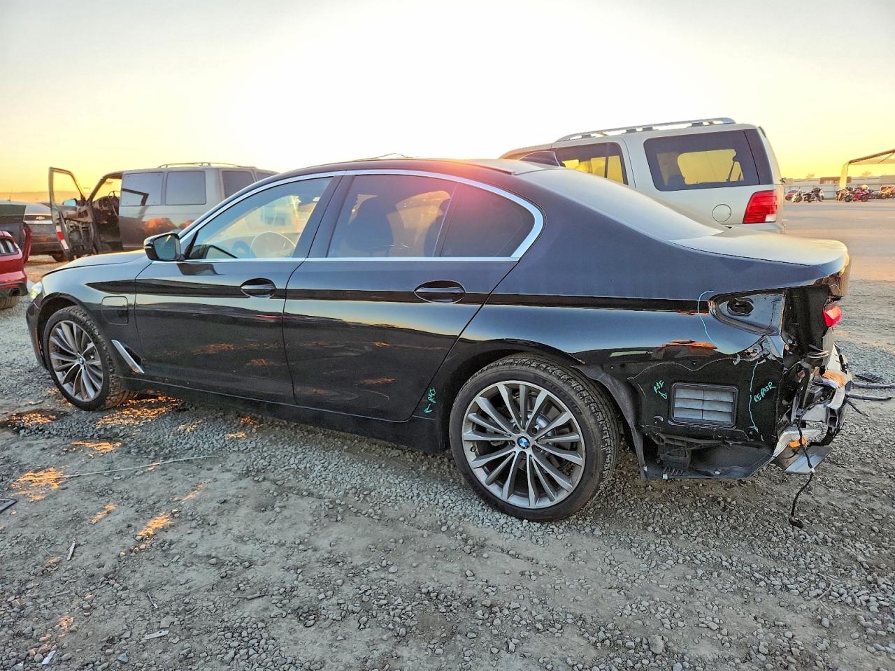 2021 BMW 530E photo 2