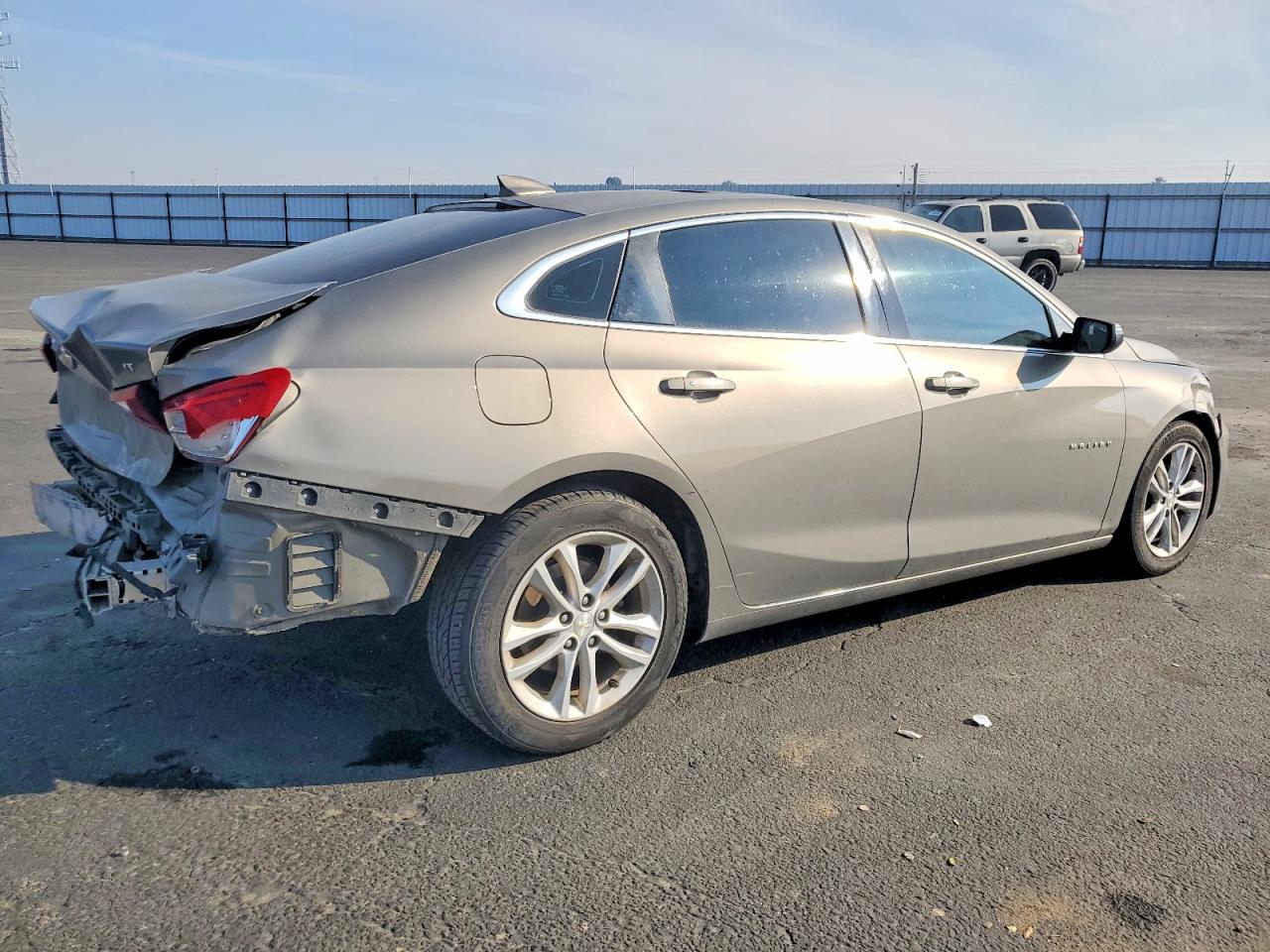 2017 CHEVROLET MALIBU LT photo 3