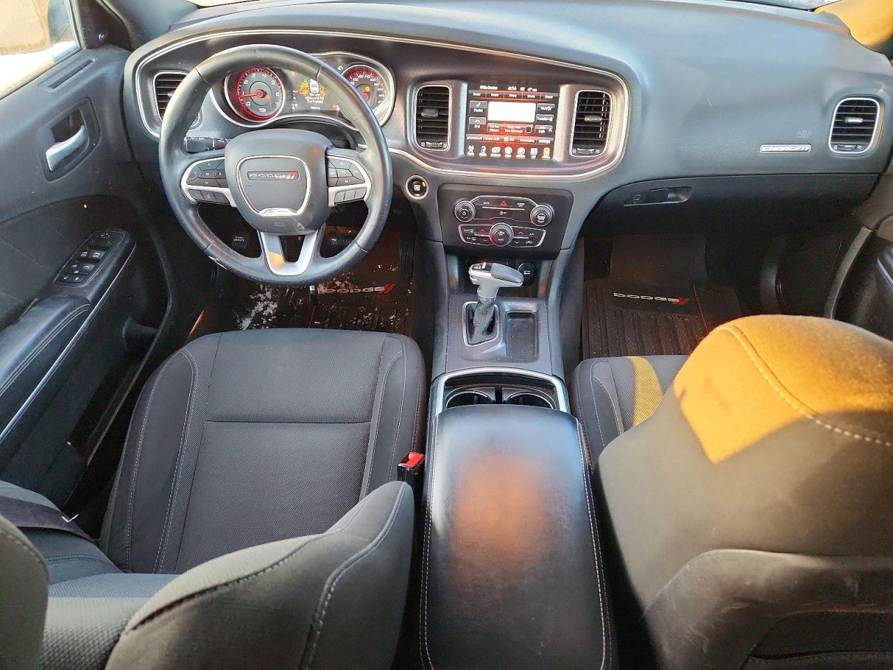 2017 DODGE CHARGER SXT photo 8