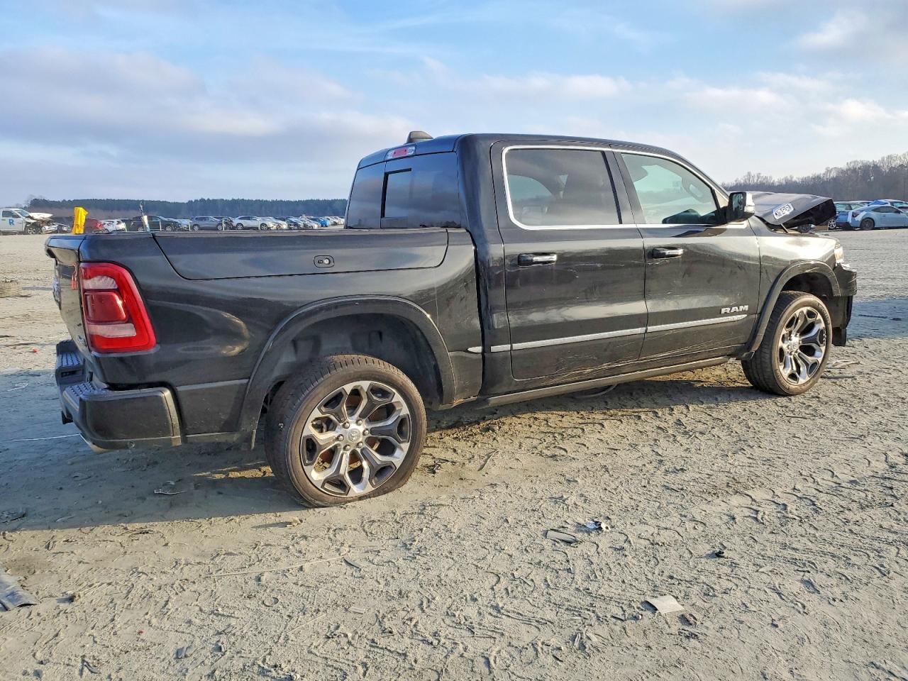 2019 RAM 1500 LIMITED photo 5
