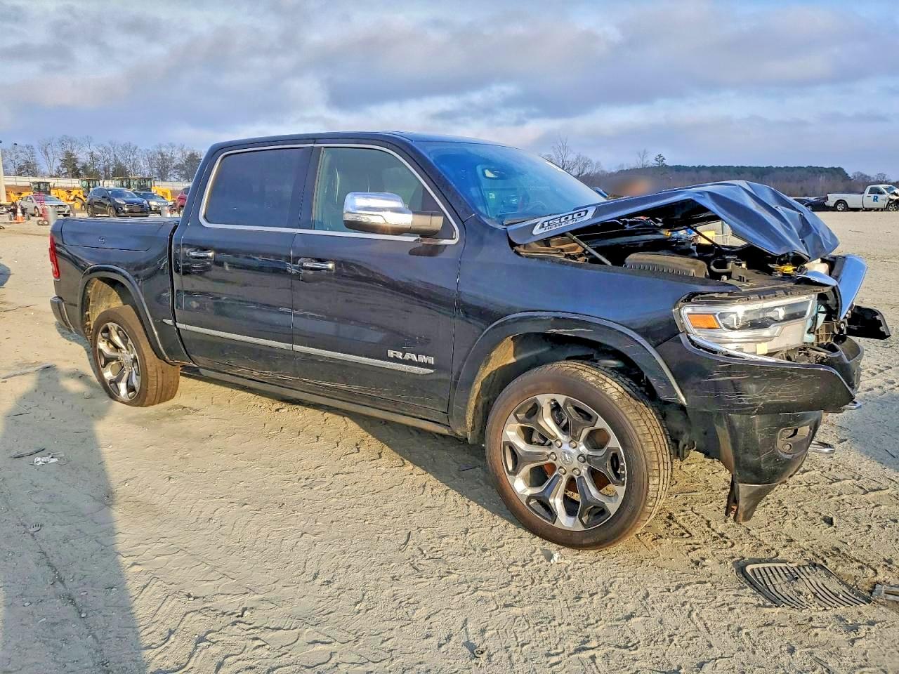 2019 RAM 1500 LIMITED photo 7