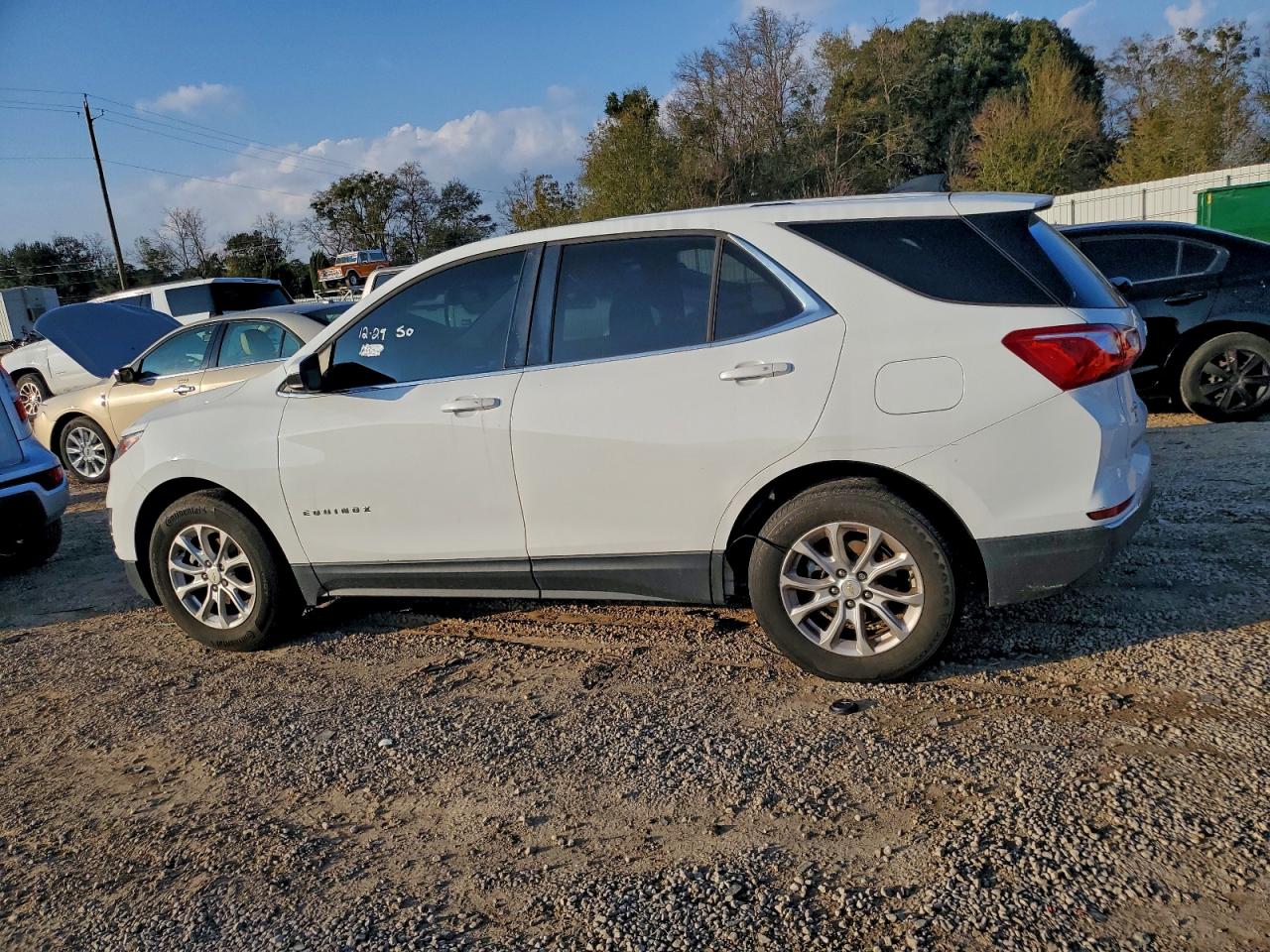 2018 CHEVROLET EQUINOX LT photo 2