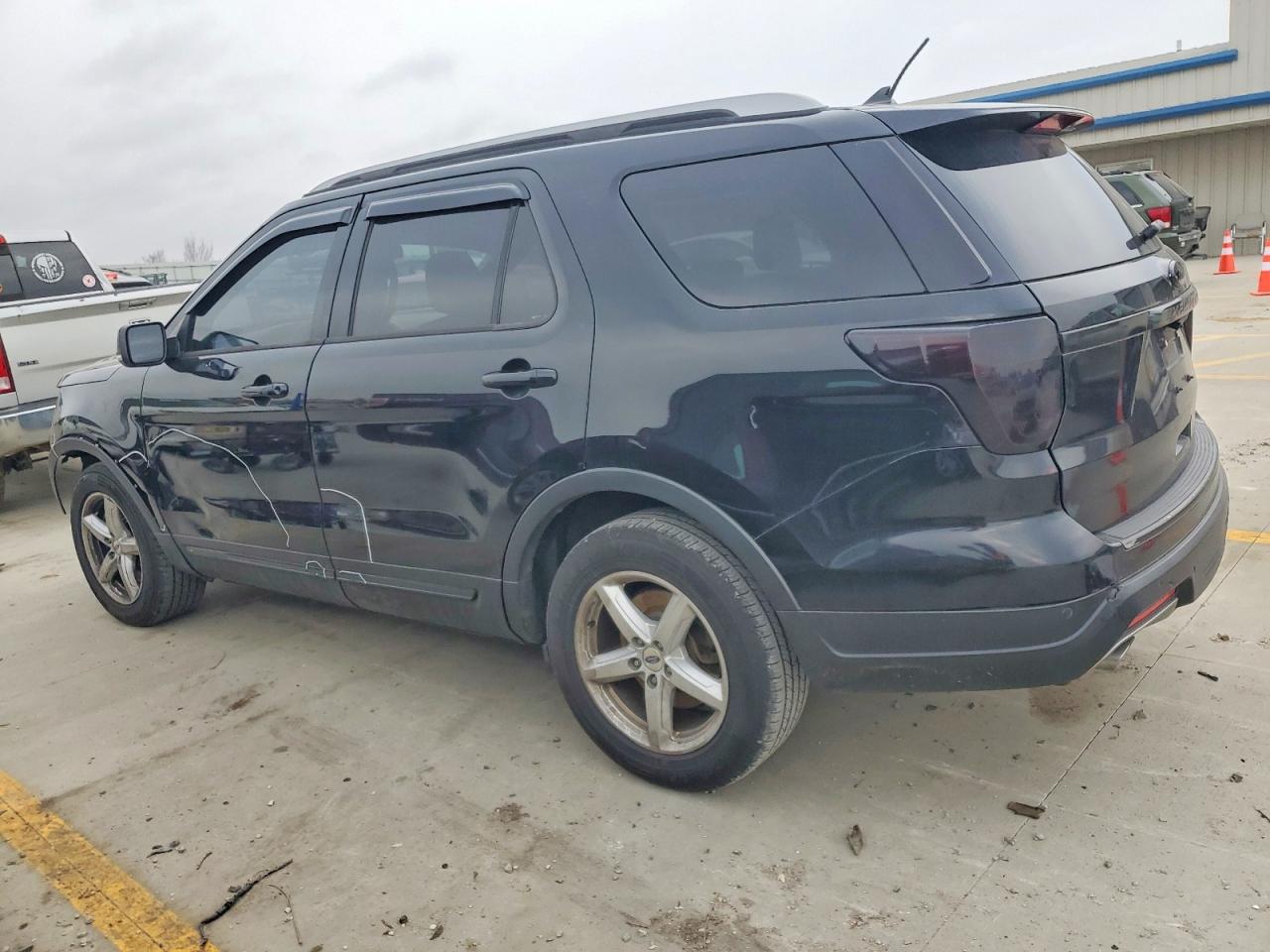 2018 FORD EXPLORER XLT photo 2