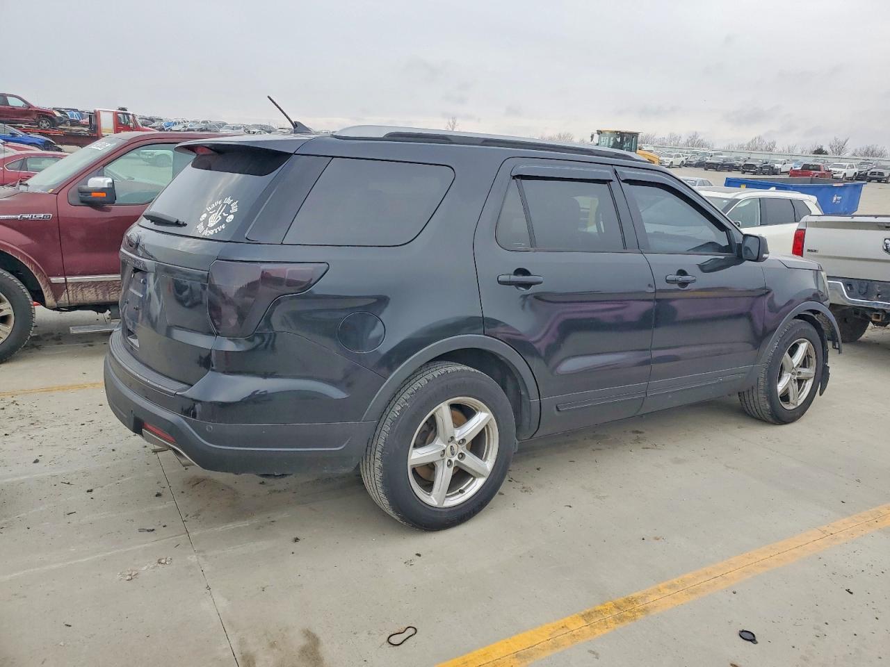 2018 FORD EXPLORER XLT photo 3