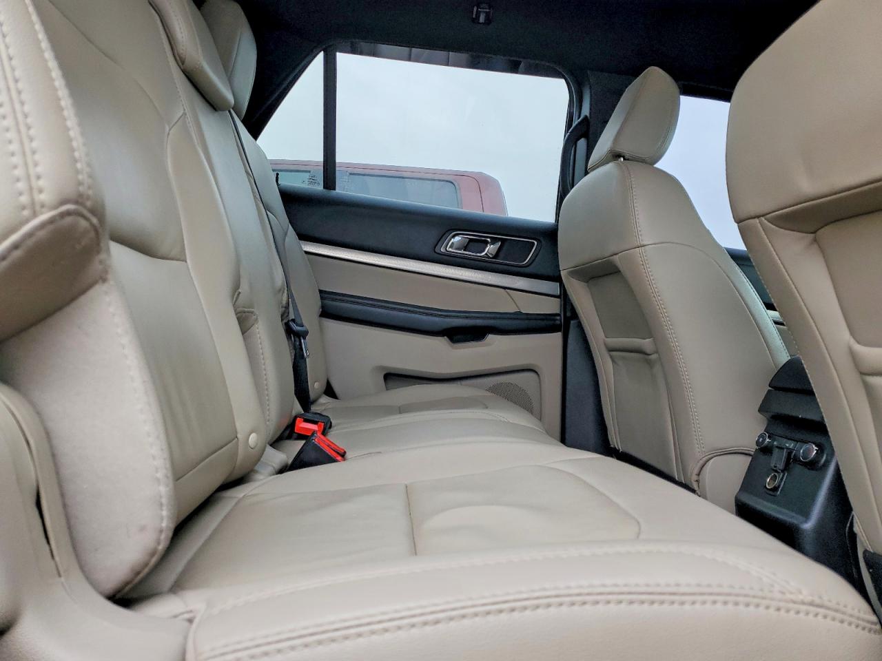 2018 FORD EXPLORER XLT photo 11