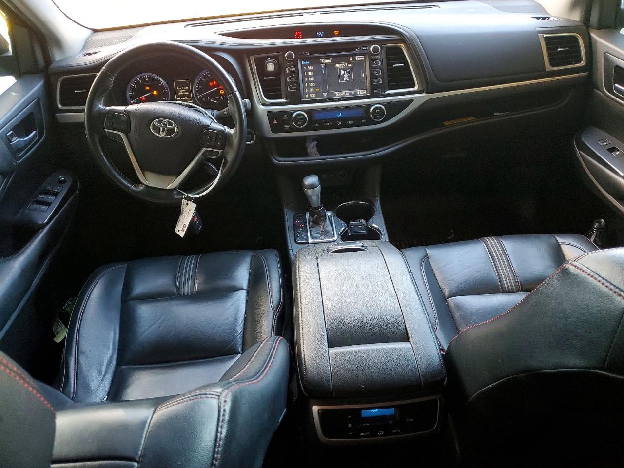 2019 TOYOTA HIGHLANDER SE photo 8
