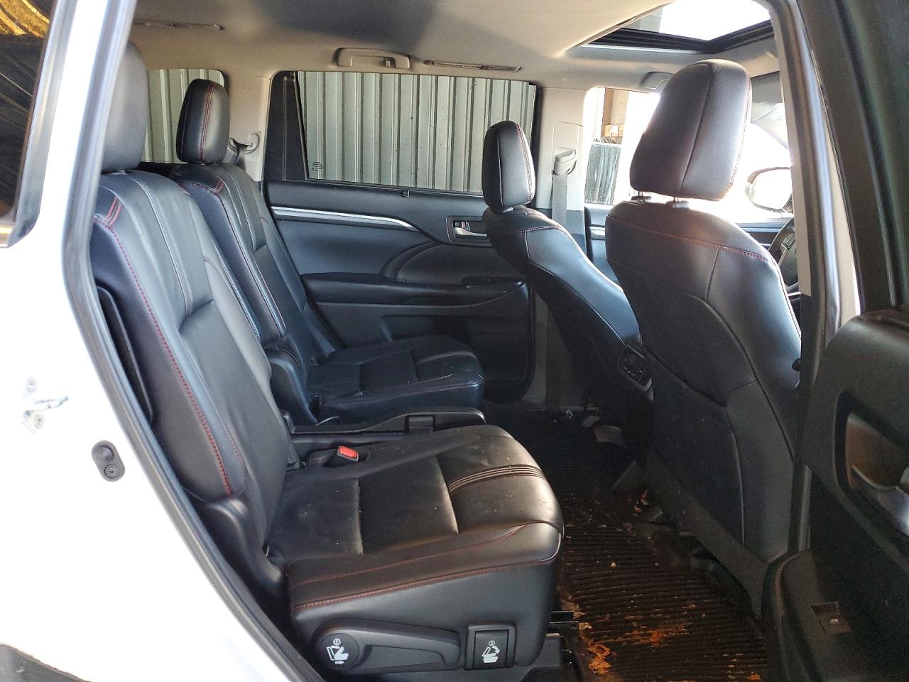 2019 TOYOTA HIGHLANDER SE photo 11