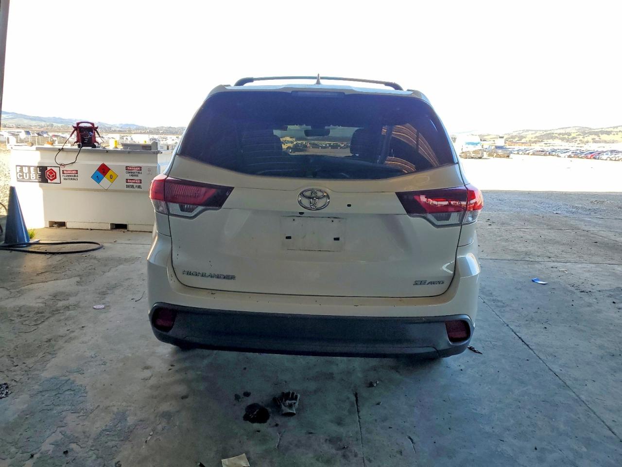 2019 TOYOTA HIGHLANDER SE photo 6