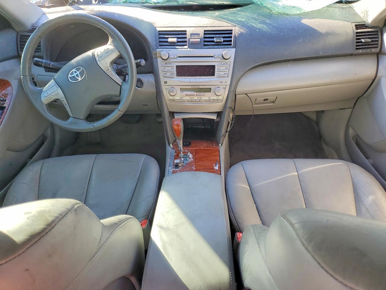 2010 TOYOTA CAMRY SE photo 8