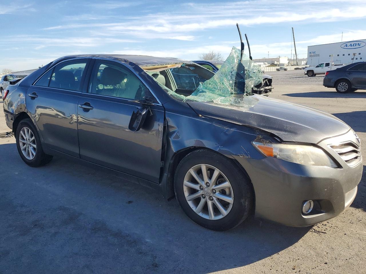 2010 TOYOTA CAMRY SE photo 4
