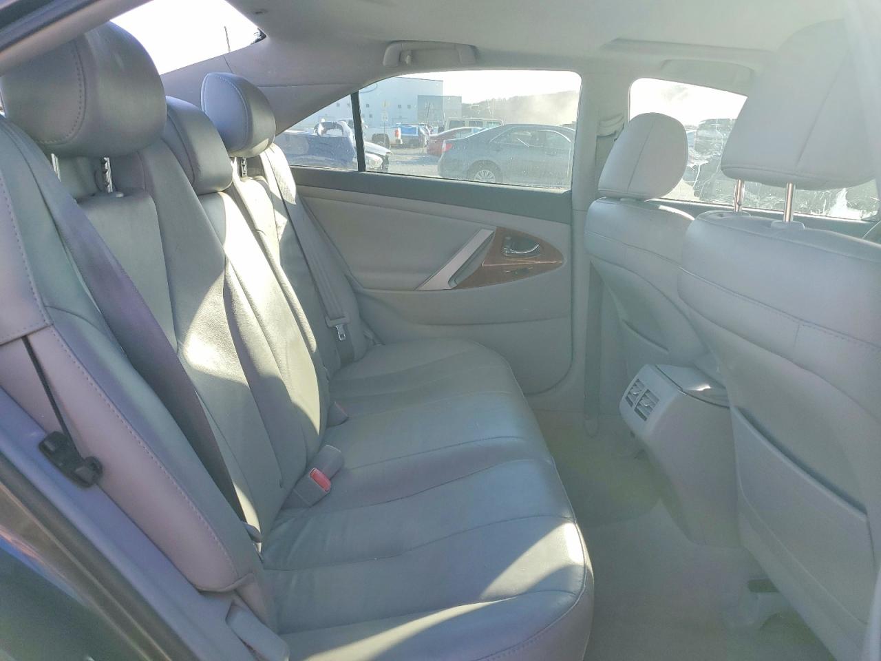 2010 TOYOTA CAMRY SE photo 10