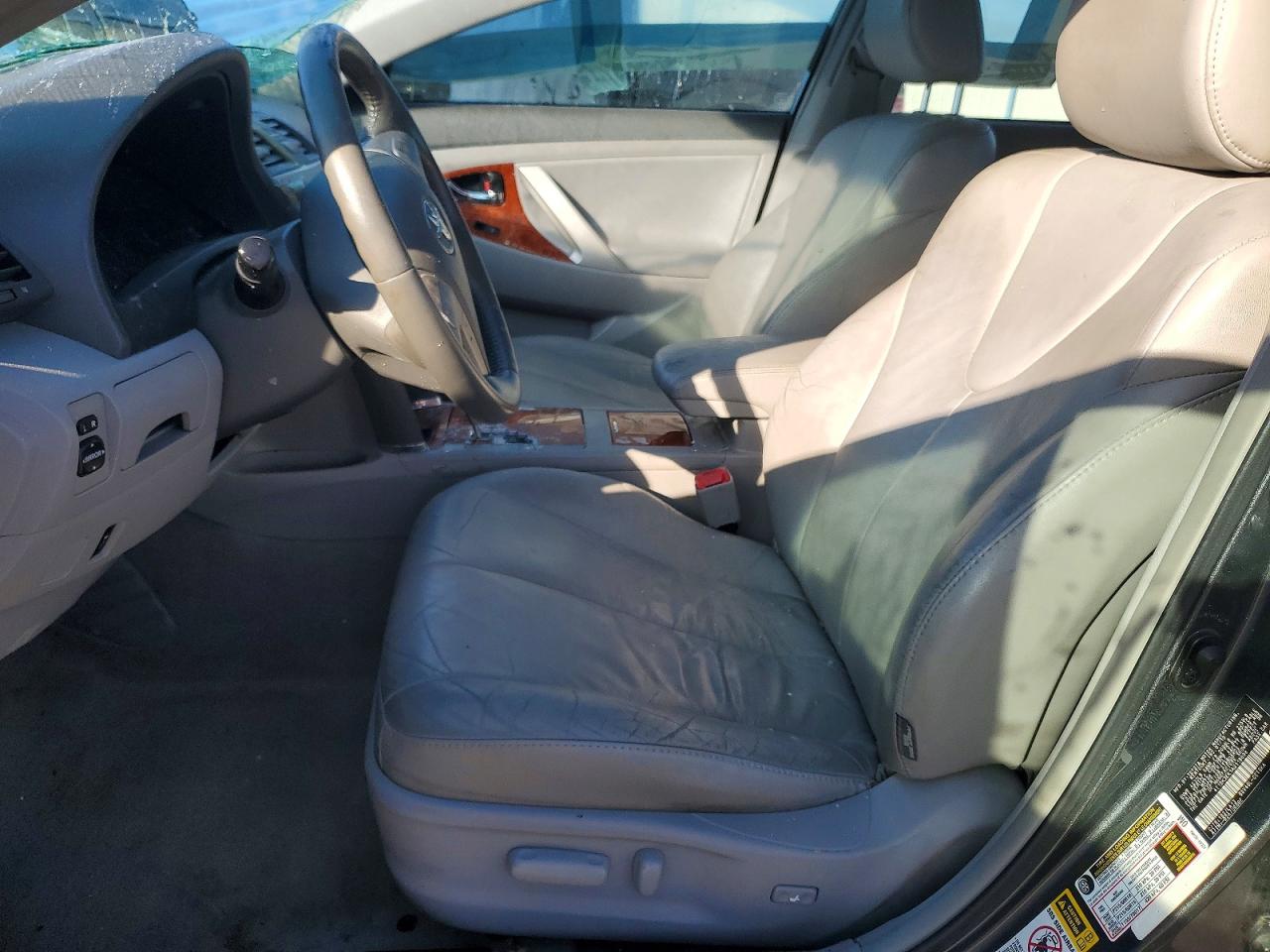 2010 TOYOTA CAMRY SE photo 7