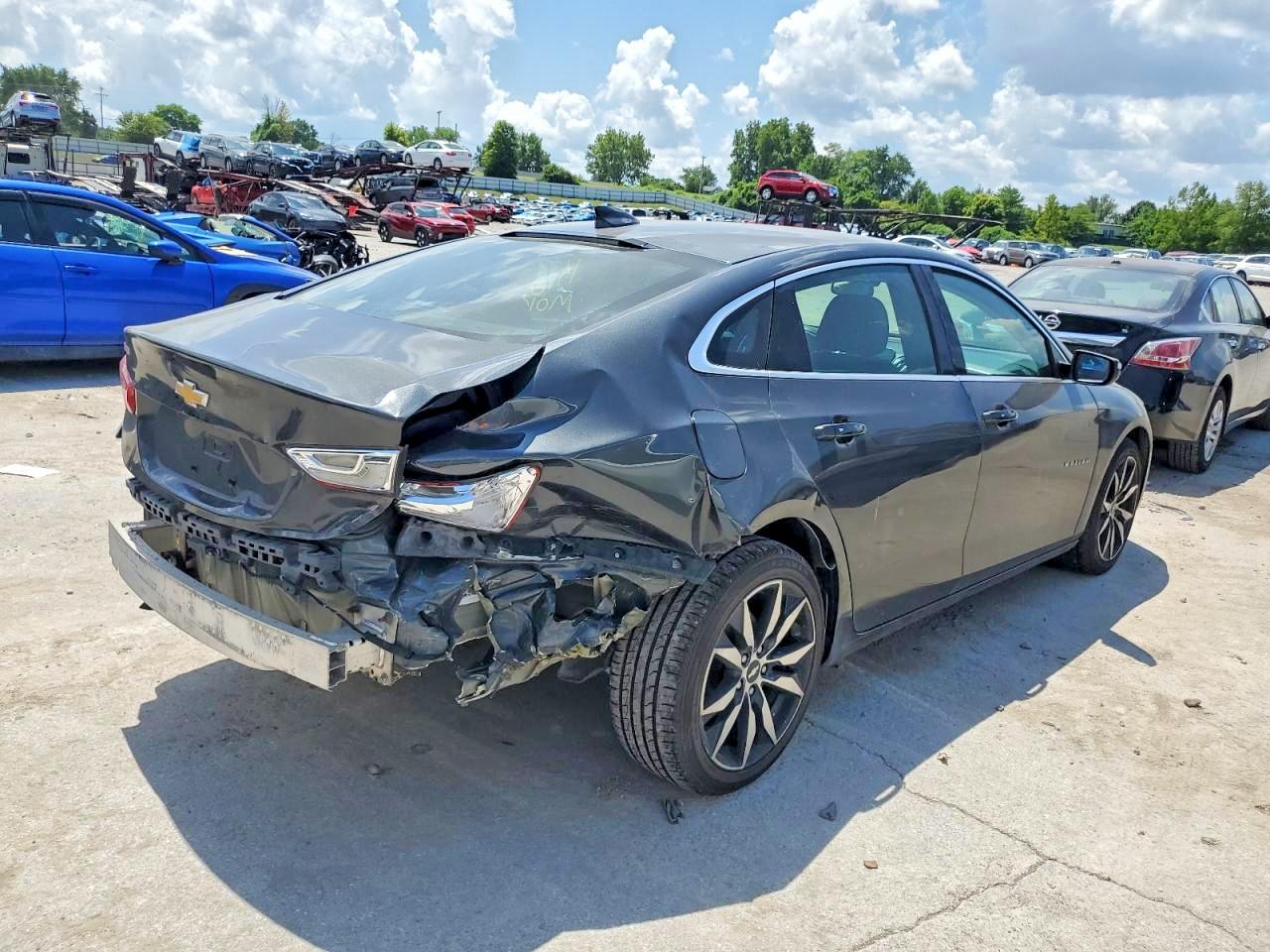 2017 CHEVROLET MALIBU LT photo 3