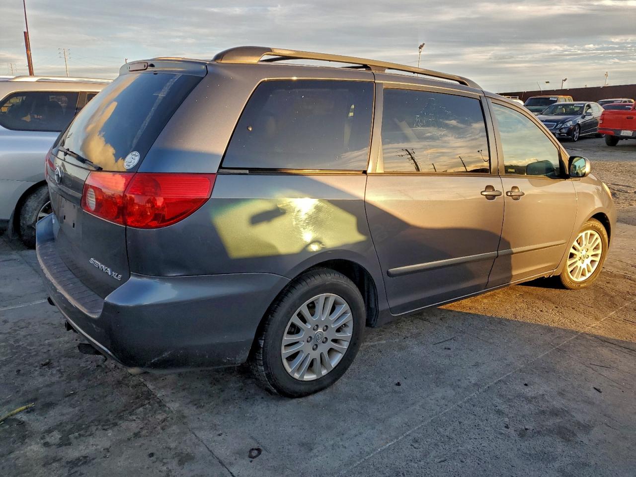 2007 TOYOTA SIENNA XLE photo 3