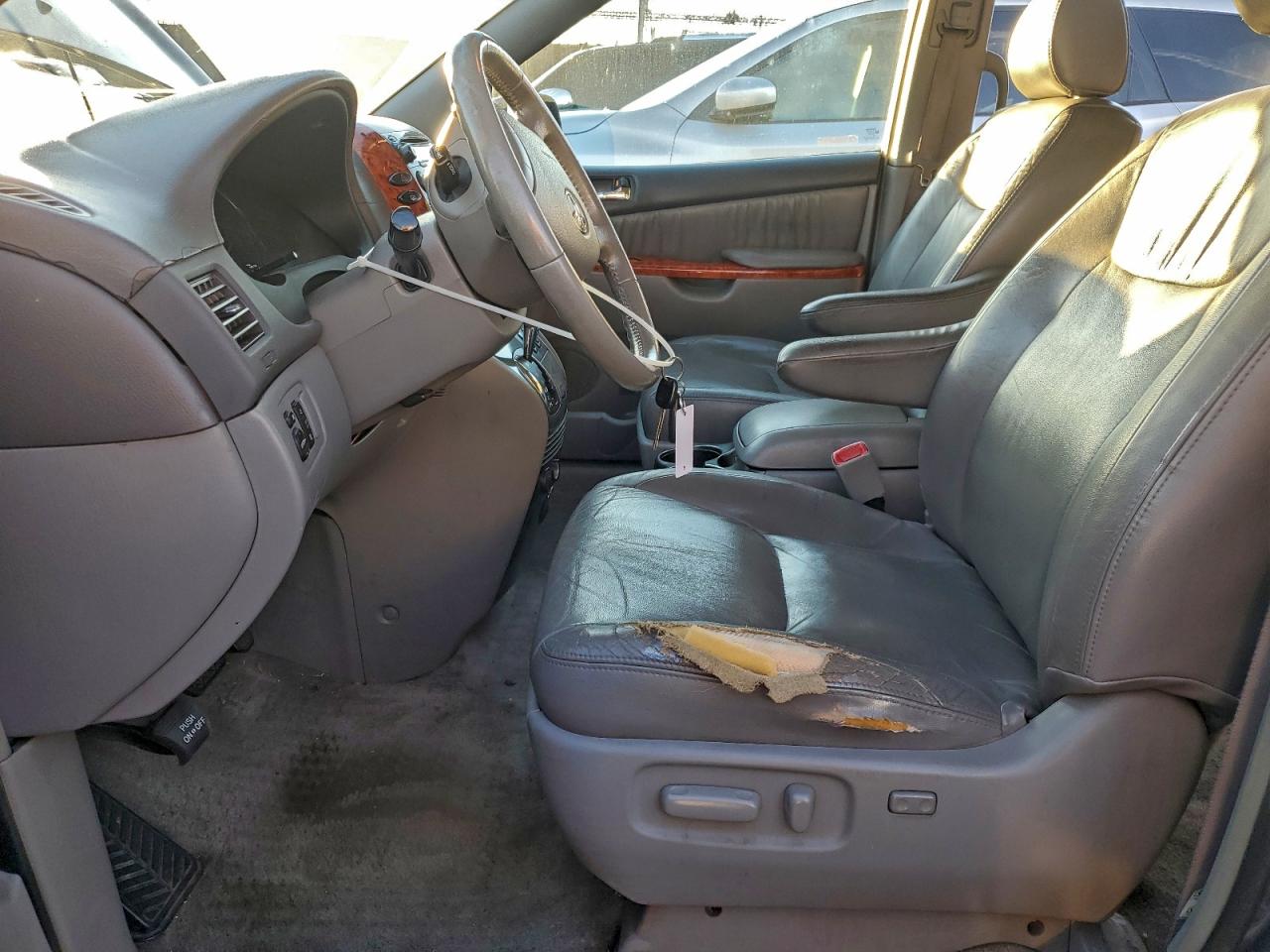 2007 TOYOTA SIENNA XLE photo 7