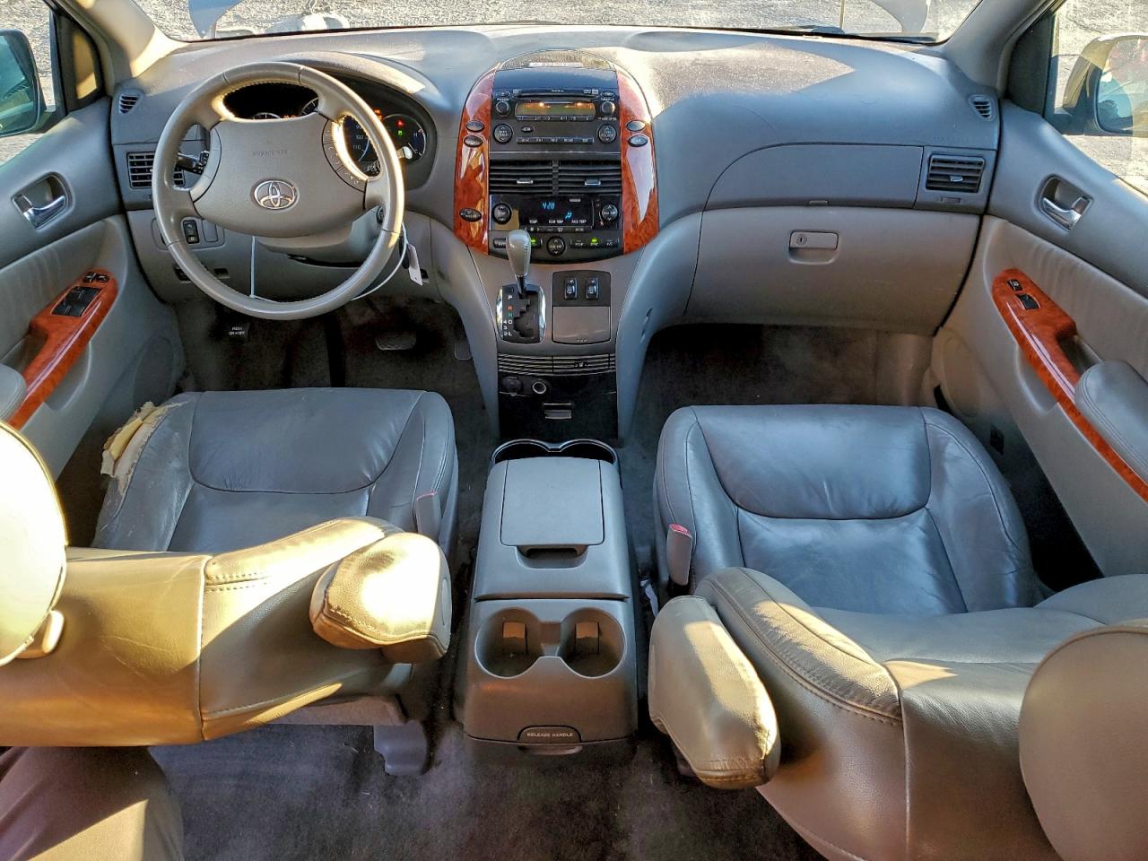 2007 TOYOTA SIENNA XLE photo 8