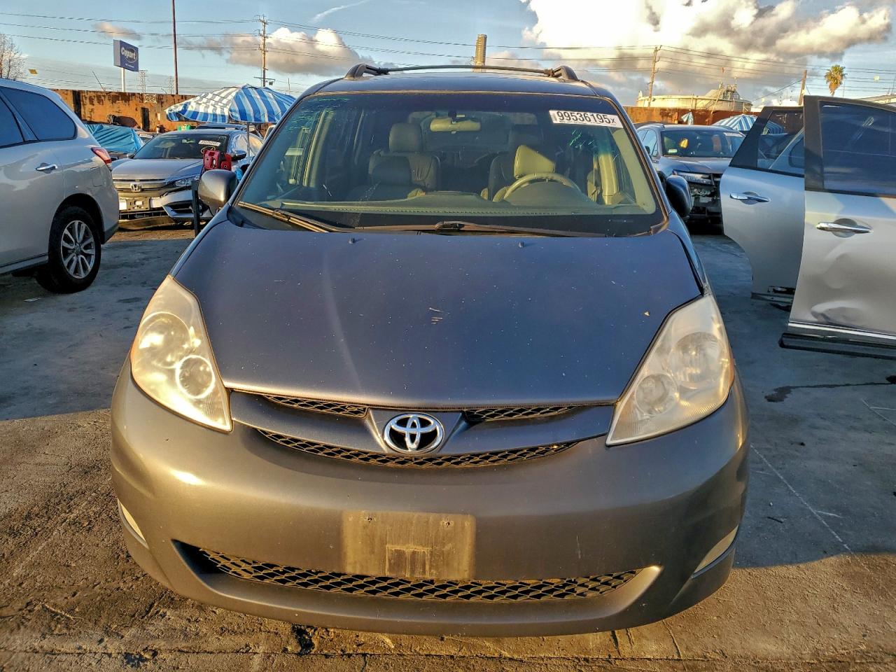 2007 TOYOTA SIENNA XLE photo 5