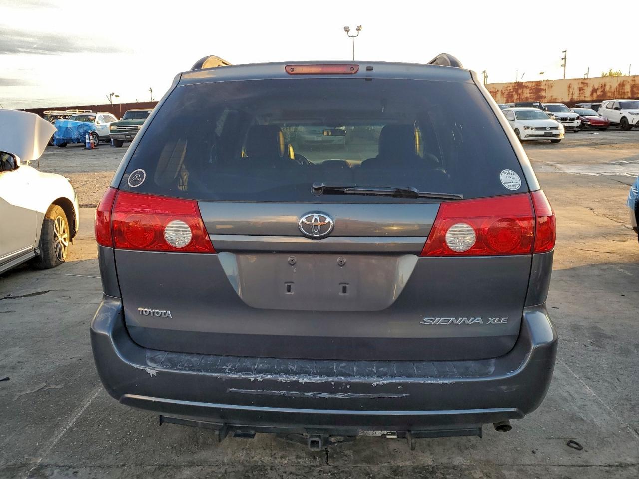 2007 TOYOTA SIENNA XLE photo 6