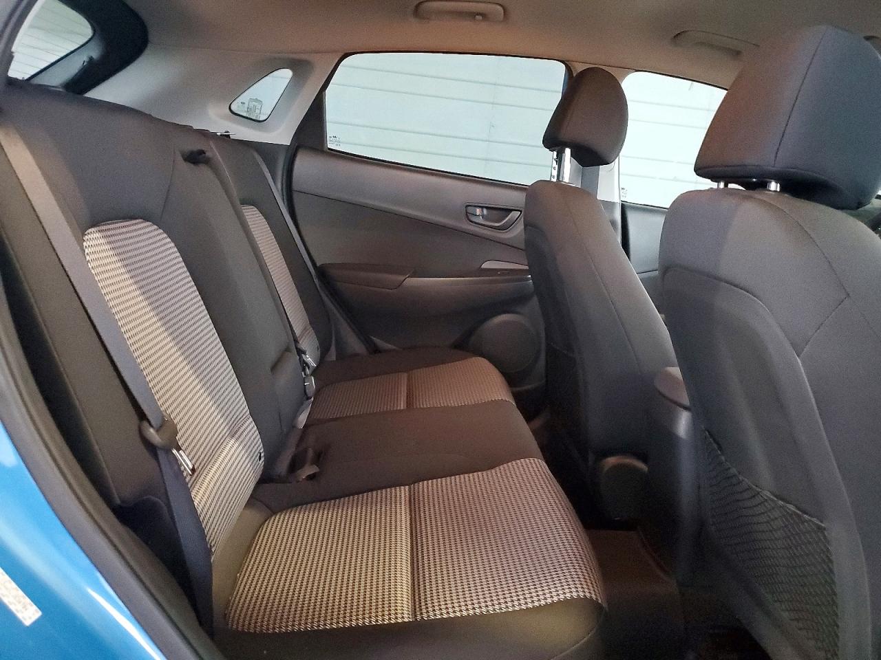 2020 HYUNDAI KONA SE photo 19