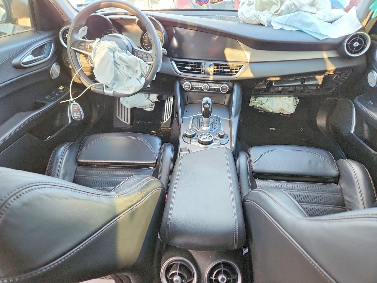2019 ALFA ROMEO GIULIA TI photo 8