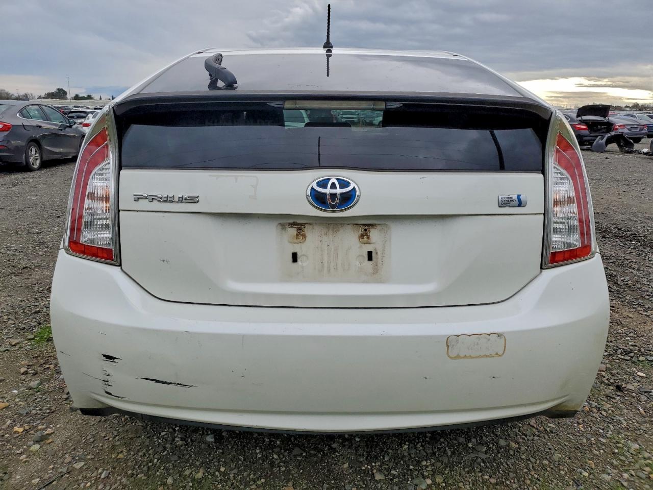 2012 TOYOTA PRIUS photo 6