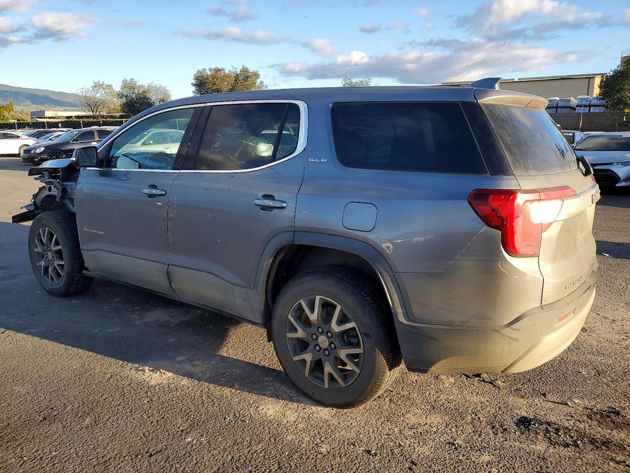 2021 GMC ACADIA SLE photo 2