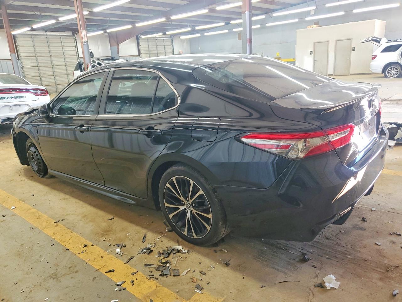 2018 TOYOTA CAMRY L photo 2