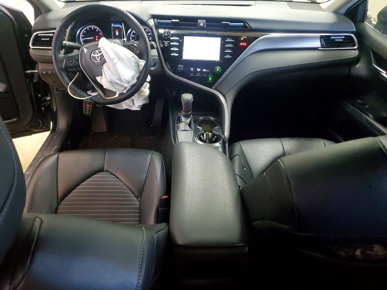 2018 TOYOTA CAMRY L photo 8