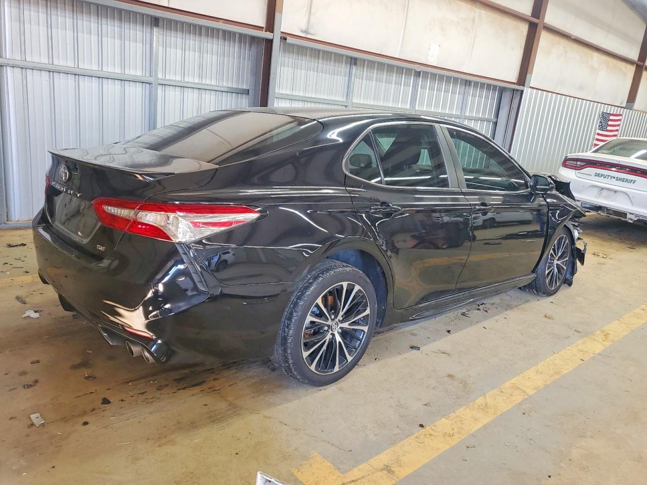2018 TOYOTA CAMRY L photo 3