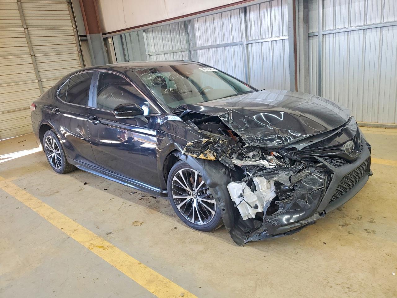2018 TOYOTA CAMRY L photo 4