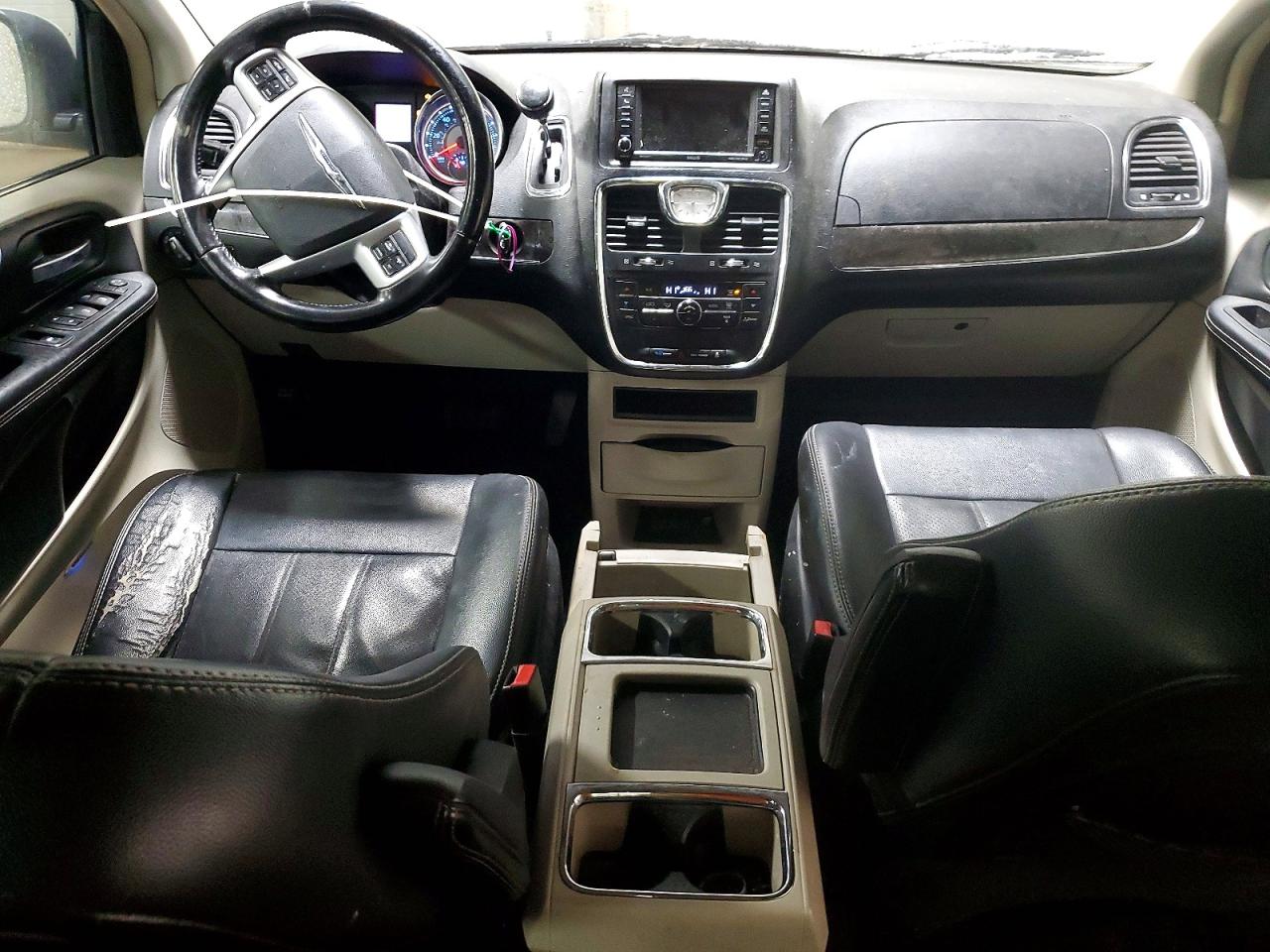 2012 CHRYSLER TOWN & COUNTRY TOURING photo 8