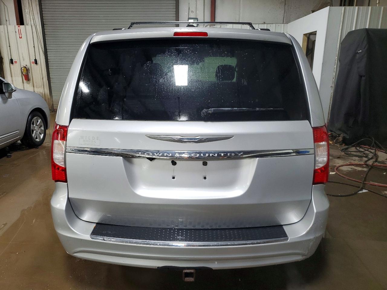 2012 CHRYSLER TOWN & COUNTRY TOURING photo 6