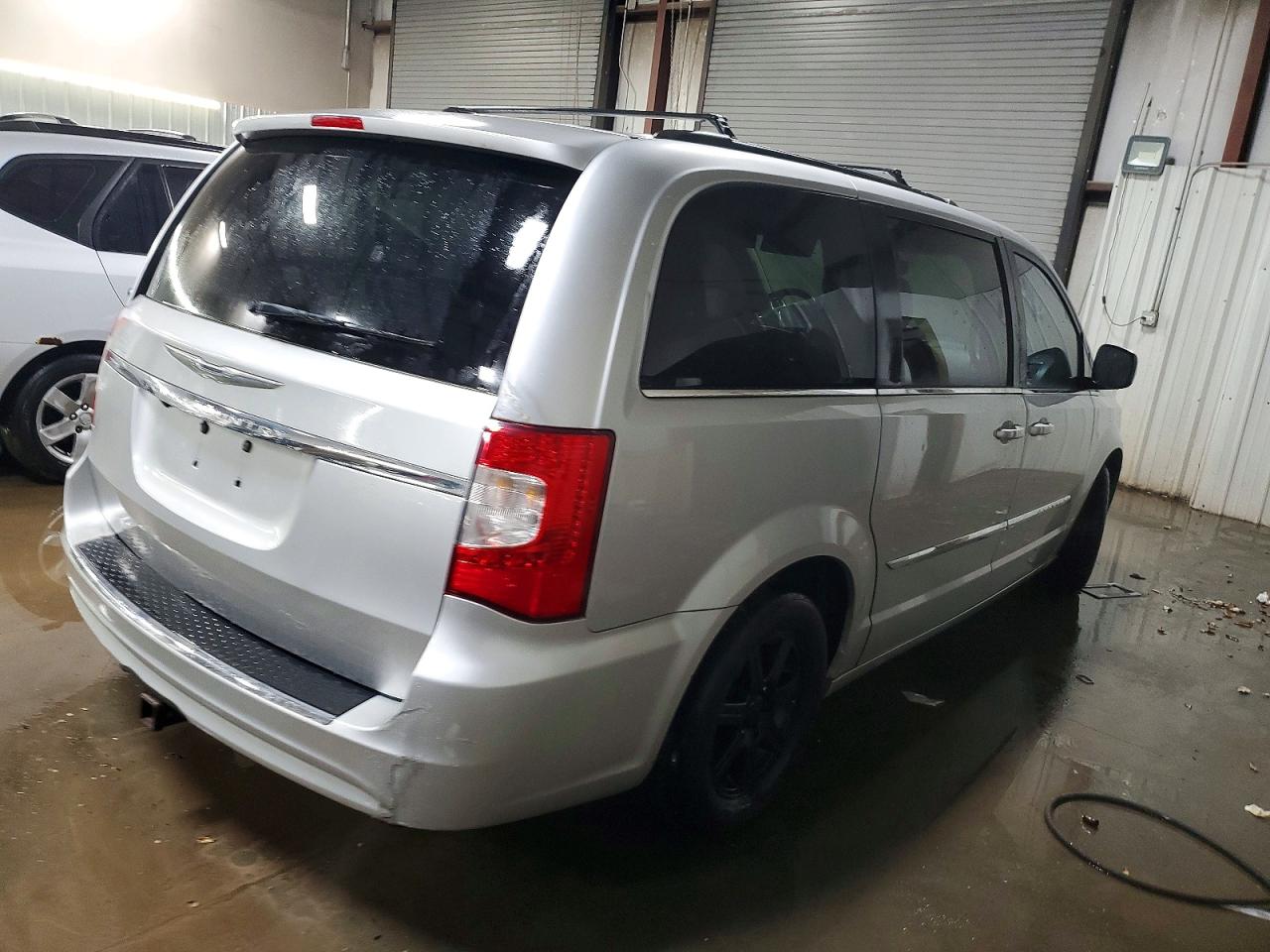 2012 CHRYSLER TOWN & COUNTRY TOURING photo 3