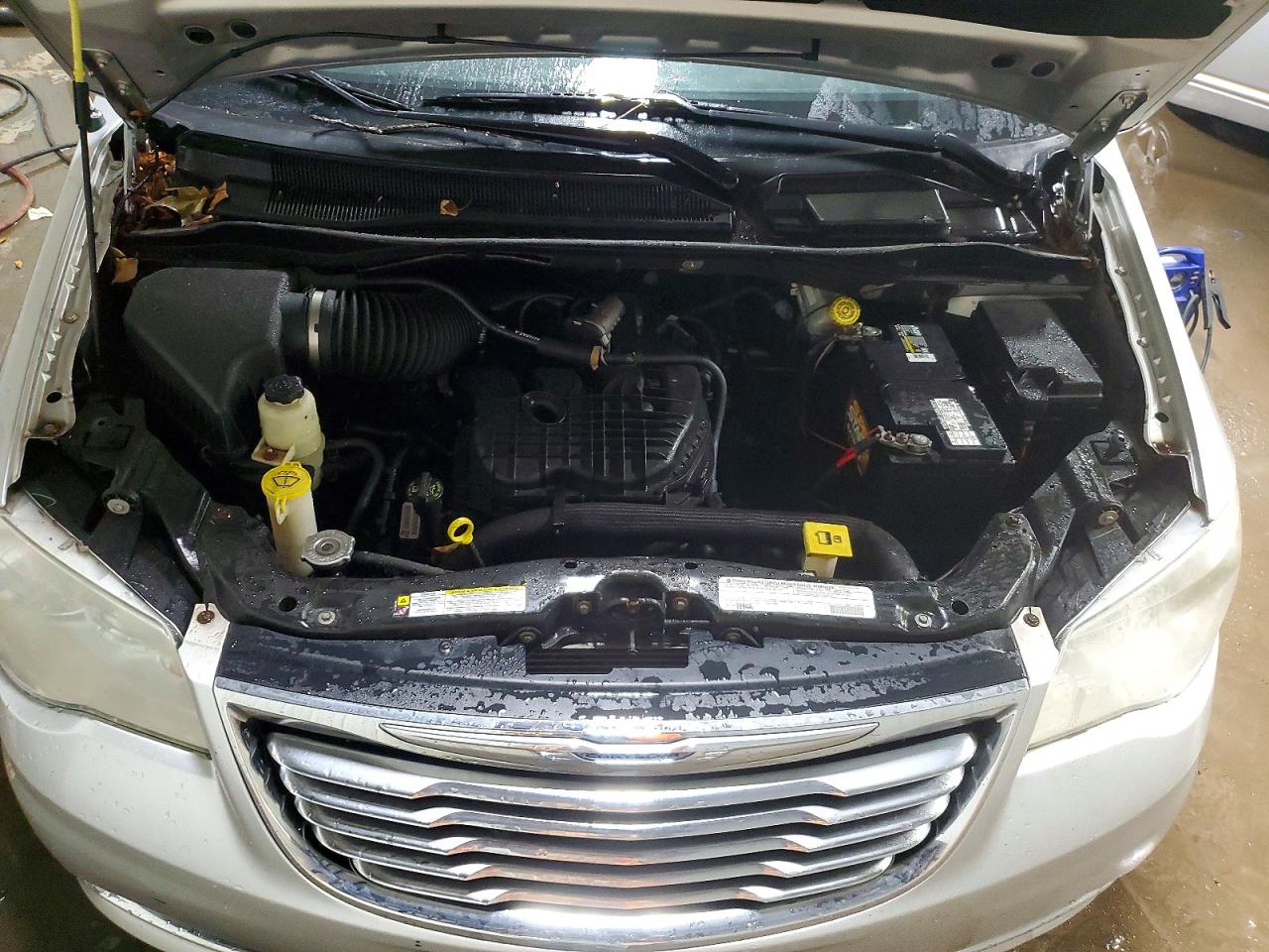 2012 CHRYSLER TOWN & COUNTRY TOURING photo 11