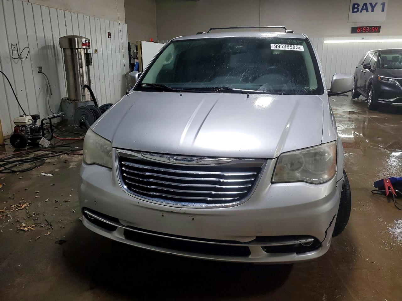 2012 CHRYSLER TOWN & COUNTRY TOURING photo 5