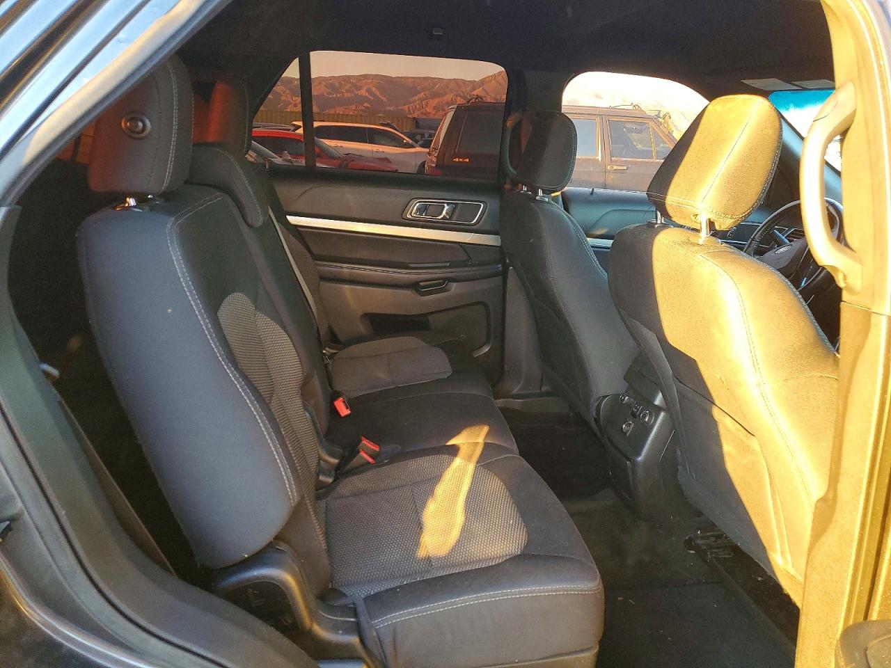 2018 FORD EXPLORER XLT photo 11