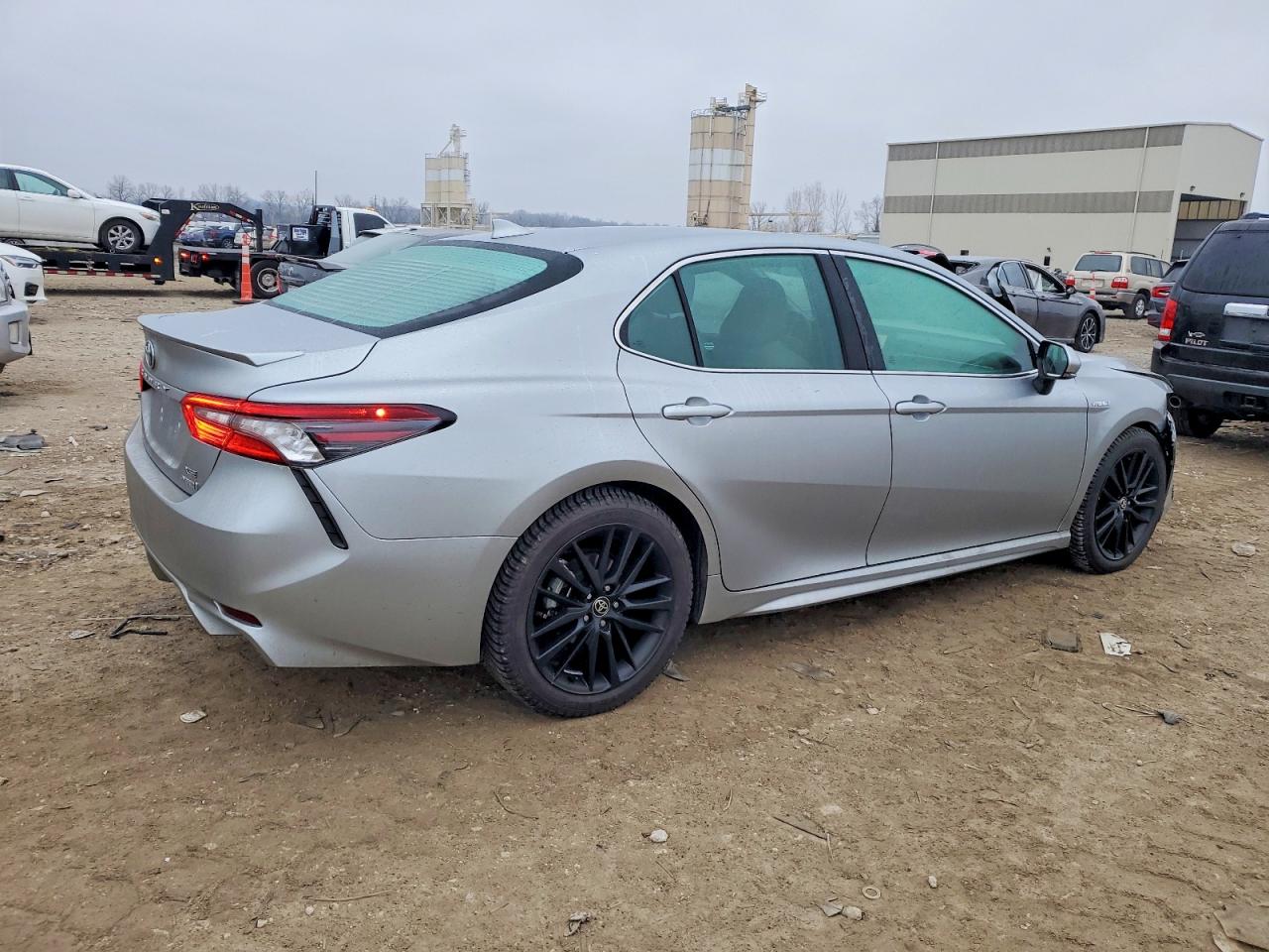 2021 TOYOTA CAMRY XSE photo 3