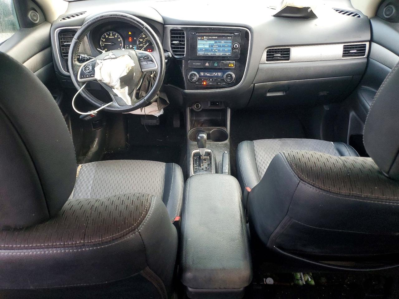 2015 MITSUBISHI OUTLANDER SE photo 8